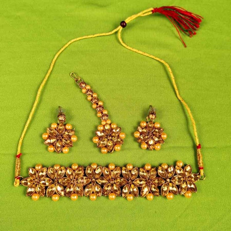 Kayaa Fashion Alloy Metal Golden Plated Necklace Set 
