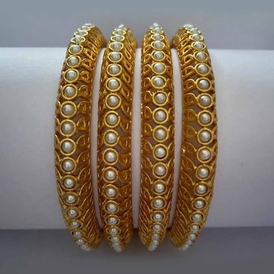 Sleek and chic, this Golden, White coloured Bracelets from the house of kayaa Create Your Style exudes a lot of class and elegance. Made of Alloy, this bracelets will retain its quality and shine for years to come. Embellished with trendy design, this bracelets will go well with your western outfits.