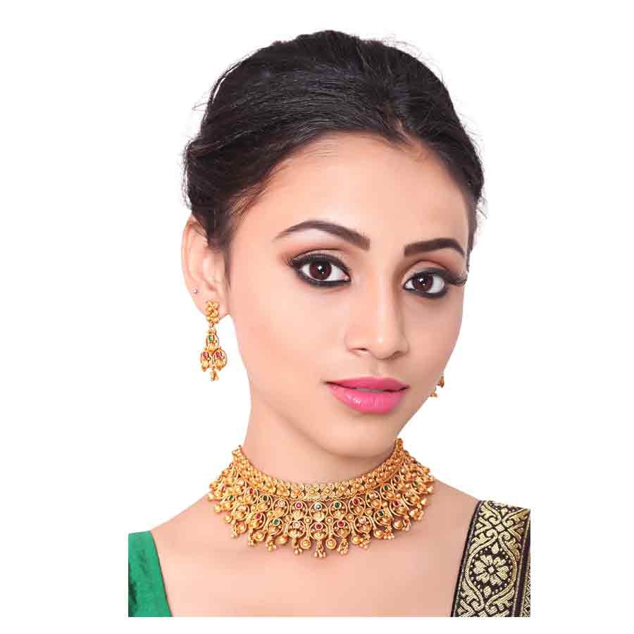 Kayaa Fashion Presenting you the Stylish Designer Premium Quality Matte finish Choker Necklace Set for Women with classy pearl drop elegant Jhumkas& beautiful maangtikka. These Jhumkas are studded with Semi precious pink & green colour AD stone which adds glory to this beautiful jewellery set. Also earrings are very easy to use being lightweight and has a design which makes it very comfortable. Add daintiness and grace to your look and feel like a diva with this Latest design matte finish Jewellery Set.

