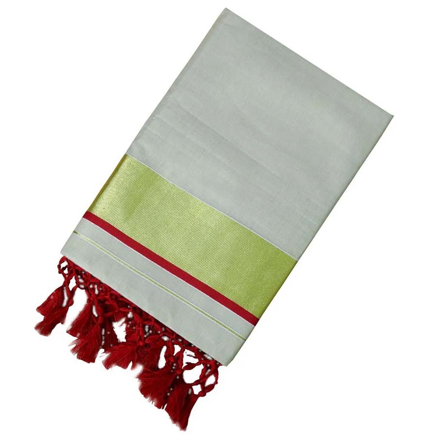 The versatility of kottar kasavu sarees is that it makes you feel in between classic and contemporary. While the red border gives it a authentic formal look, the golden zari nestled between them gives it a traditional touch. This 'swarna kasavu' sarees are perfect for both, a formal official meeting and a festive gathering.