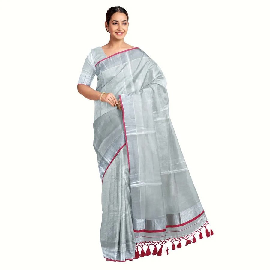 The versatility of kottar kasavu sarees is that it makes you feel in between classic and contemporary. While the berry pink border gives it a authentic formal look, the silver zari nestled between them gives it a traditional touch. This 'Velli kasavu' sarees are perfect for both, a formal official meeting and a festive gathering.