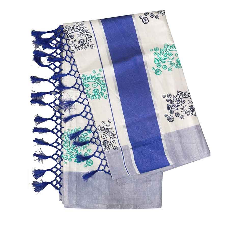 Make a statement with this elegant floral printed Kasavu saree. The elegant weave is bounded by multi hued floral prints and the minimal colour woven border beautifully complements the zari lining. A perfect pick for the Onam festivities.