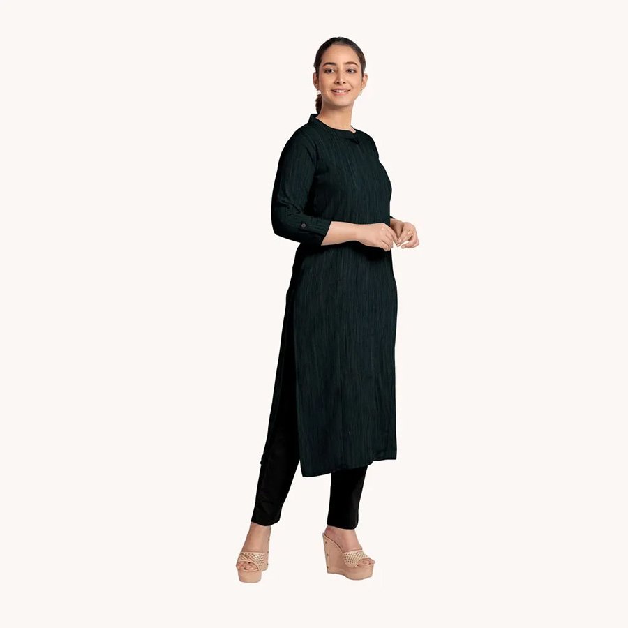 Tailored with fine and breathable hand-woven fabric, this long Kurti with a princess cut and roll-up sleeves is a wardrobe staple for every woman.