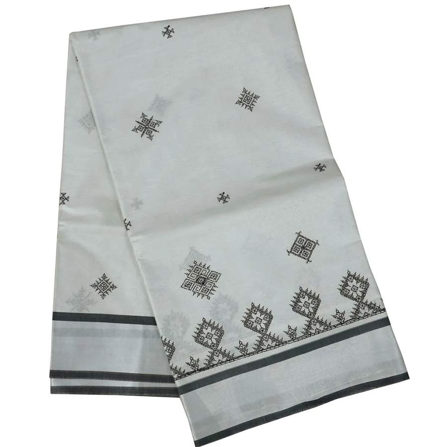 An exclusive blend of Kerala and Karnataka cultures. A traditional Kerala tissue saree adorned with elegant Kasuti embroidery. This traditional blend of two cultural crafts is a must-have possession in every ethnic wardrobe.