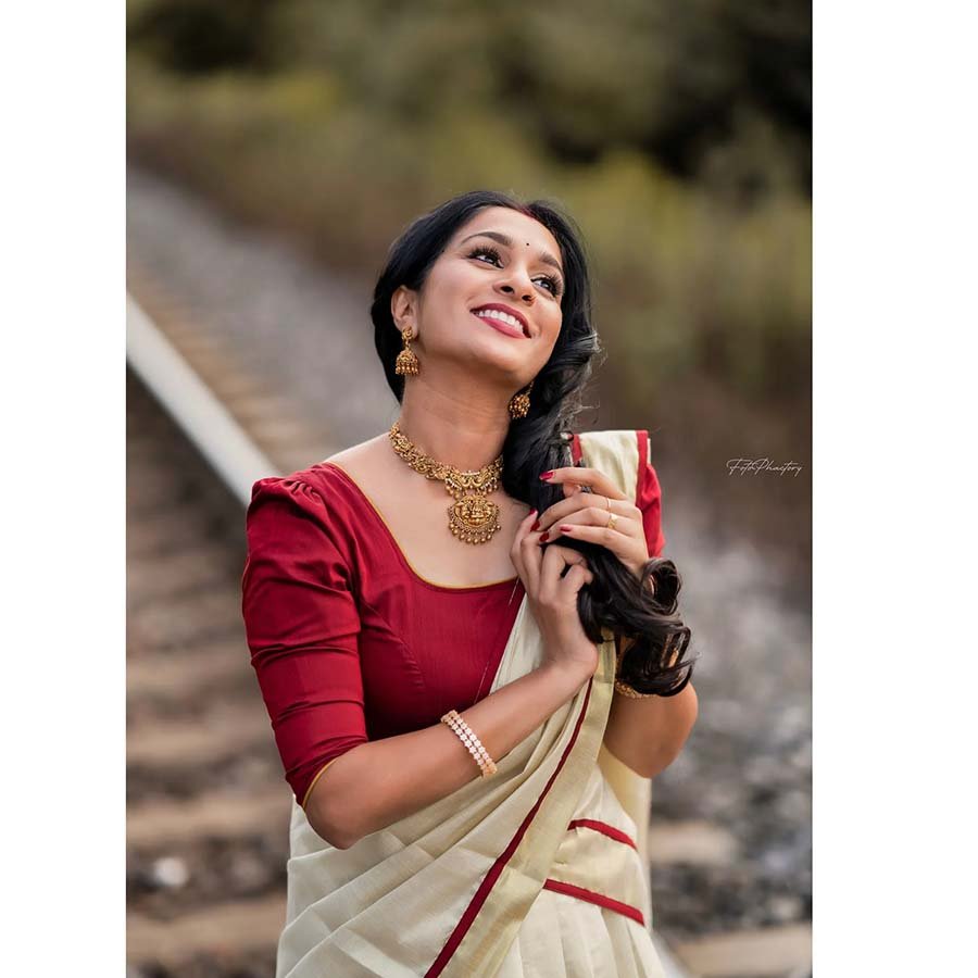 Designer Kasavu Dhavani Maroon
