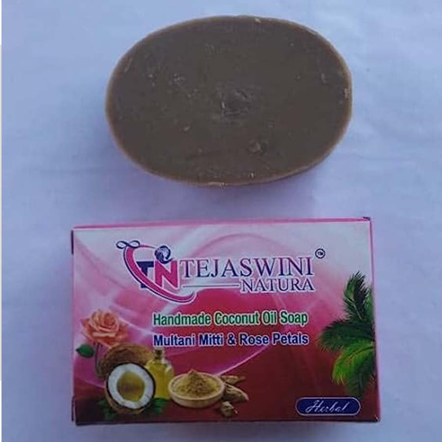 Tejaswini Natura Homemade Coconut Oil Soap Multani Mitti & Rose Petals Large Pack 10 Nos X 75 Grams. Tejaswini Natura home made coconut oil soap is made with 100% pure coconut oil extracted through chekku.. Natural Ingredients, Herbs added direct form ( No Extract or essence). No artificial colouring agent. No talc powder .
